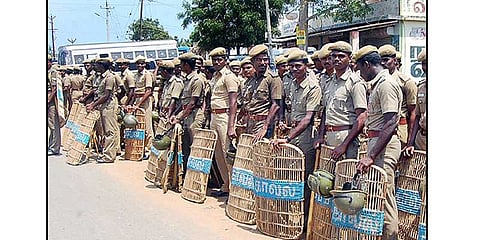 பழனிசாமி, டிடிவி அணிகளுக்கிடையே மோதல் - புதுக்கோட்டையில் 144 தடை உத்தரவு