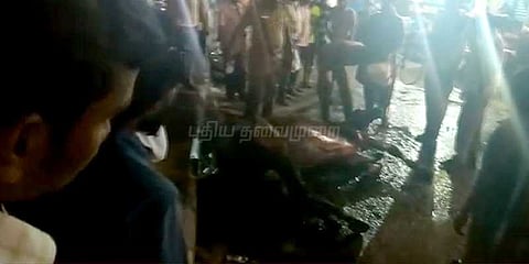 சாலையில் மயங்கி விழுந்த காவல்துறை குதிரை