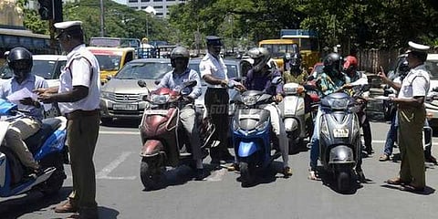 அசல் ஓட்டுநர் உரிமம் வரும் 5ம் தேதி வரை கட்டாயமில்லை: தமிழக அரசு