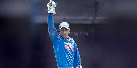 ஜீனியஸ் என்பதை மீண்டும் நிரூபித்த தோனி - என்னா ஷார்ப்!