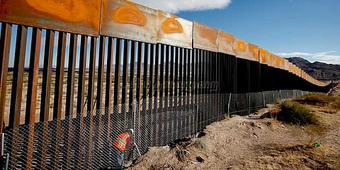மெக்சிகோ எல்லையில் சுவர் கட்டும் அமெரிக்கா: 4 நிறுவனங்கள் தேர்வு