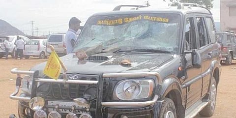 கருணாஸ் கார் கண்ணாடி உடைப்பு