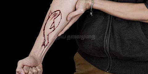 கொல்லத் துடிக்கிறது ப்ளூவேல்... கதறும் 12 வயது திருப்பூர் சிறுவன்!