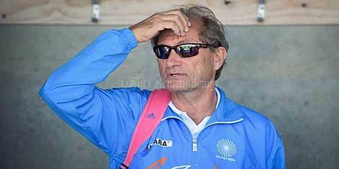 ஹாக்கி அணி தலைமை பயிற்சியாளர் அதிரடி நீக்கம்