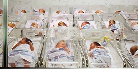 மனைவிக்கு தெரியாமல் 60 குழந்தைகளுக்கு தந்தையான நபர்