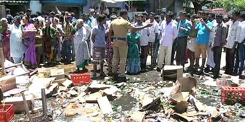 டாஸ்மாக் கடையை சூறையாடிய மக்கள்