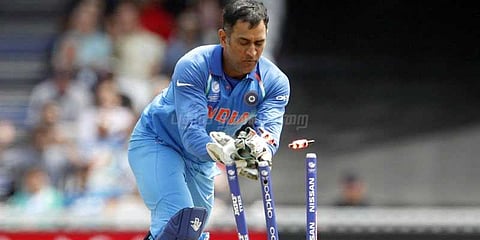 ‘100 ஸ்டம்பிங்’: புதிய உலக சாதனை படைத்தார் தோனி