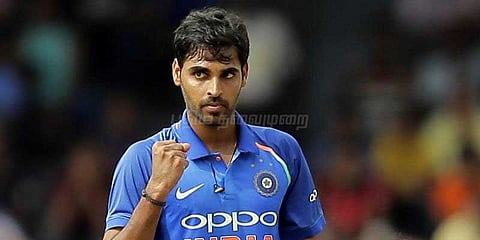 புவனேஷ்குமார் வேகத்தில் சரிந்தது இலங்கை: 239 ரன்கள் இலக்கு!