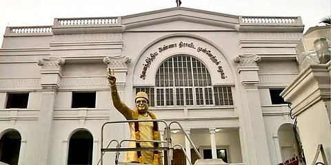 அ.தி.மு.க எம்.எல்.ஏக்கள் கூட்டம் : தினகரன் ஆதரவாளர்களுக்கும் அழைப்பு