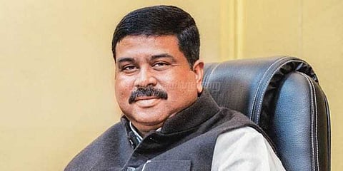 பெட்ரோல் தினசரி விலை நிர்ணயம் தொடரும் - தர்மேந்திர பிரதான் உறுதி