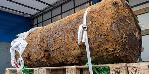 இரண்டாம் உலகப் போரில் வீசப்பட்ட 1.4 டன் எடையுள்ள குண்டு செயலிழப்பு