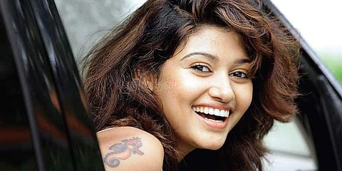 நான் சிங்கிள் தான்... மனதை மாற்றிக்கொண்ட ஓவியா..!