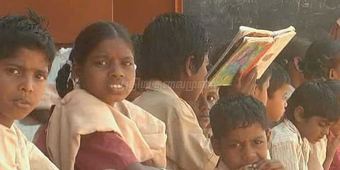 ஆசிரியர்கள் இல்லாத அரசுப்பள்ளி: தேர்வுக்கு தயாராக முடியாமல் தவிக்கும் மாணவிகள்