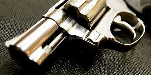 செல்ஃபி விபரீதம்: தன்னைத் தானே சுட்டுக்கொண்ட சிறுவன்