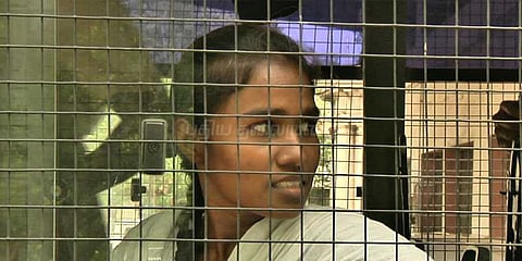 மாணவி வளர்மதி படிக்க விரும்பினால் மீண்டும் வாய்ப்பு: பெரியார் பல்கலைக்கழகம்