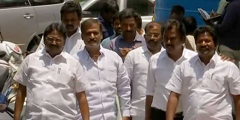 உரிமைக்குழு நோட்டீஸ்: 15 நாட்கள் அவகாசம் கேட்டு திமுக எம்.எல்.ஏ.க்கள் கடிதம்