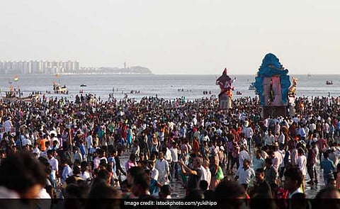 விநாயகர் சிலை ஊர்வலத்தில் விபரீதம் - நெரிசலில் சிக்கி 11பேர் உயிரிழப்பு