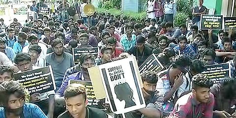 சென்னையில் பற்றி எரியும் நீட் எதிர்ப்பு போராட்டங்கள்... கொந்தளிக்கும் மாணவர்கள்