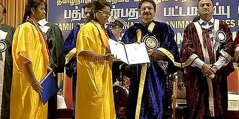 மருத்துவ பல்கலைக்கழக விழா: பட்டம் வழங்கினார் வித்யாசாகர் ராவ்