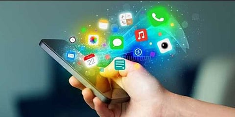 செல்ஃபோன் தான் இந்தியர்களின் உலகம்: ஆய்வு தகவல்