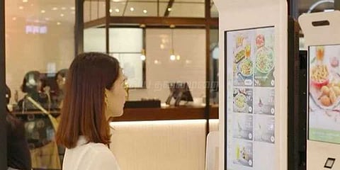 இனி முகத்தை ஸ்கேன் செய்து கேஃஎப்சியில் சிக்கன் வாங்கலாம்!