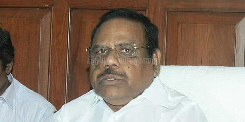 தினகரன் ஆதரவு எம்.எல்.ஏக்கள் நேரில் ஆஜராக சபாநாயகர் உத்தரவு