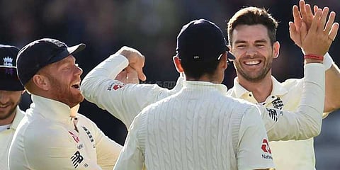 இங்கிலாந்து- வெஸ்ட் இண்டீஸ் 3ஆவது டெஸ்ட்: இரு அணிகளும் தடுமாற்றம்