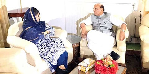 ஜம்மு-காஷ்மீரில் 4 நாள் பயணம்: முதலமைச்சர் மெகபூபா உடன் ராஜ்நாத் சிங் சந்திப்பு