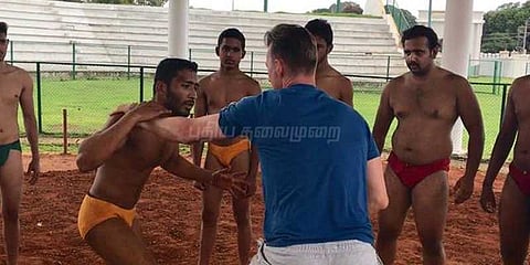 ஆஸ்திரேலிய பந்து வீச்சாளர் பிரெட் லீ-யின் தங்கல் யுத்தம்