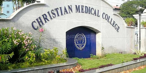 ஒரே ஒரு மாணவருக்கு வகுப்பெடுக்கும் மருத்துவ பேராசிரியர்கள்