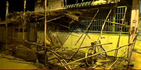 மன்னார்குடி அதிமுக அலுவலகத்துக்கு தீ வைப்பு