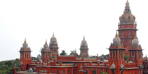 புதிய வாகனம் வாங்க ஓட்டுநர் உரிமம் கட்டாயமில்லை.... இடைக்காலத் தடை விதித்தது உயர்நீதிமன்றம்..