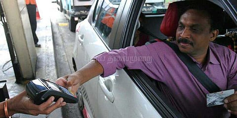 டோல் கேட்டில் ஜாக்கிரதை: இப்படியும் ஒரு வினோதமான திருட்டு