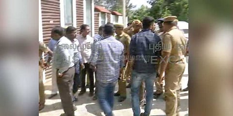 கர்நாடகா விடுதியில் தமிழக போலீசார் குவிப்பு