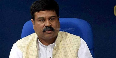 பெட்ரோல், டீசல் விலை விவகாரத்தில் அரசு தலையிடாது: அமைச்சர் திட்டவட்டம்