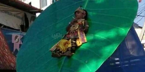 3 வயது சிறுவன் இலையில் கட்டி ஊர்வலம்: குழந்தைகள் நல வாரியம் விசாரணை