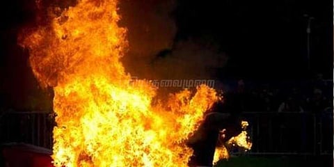 தாராவியில் தமிழரின் துணி நிறுவனத்தில் தீ விபத்து