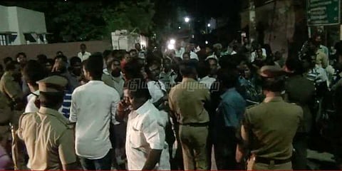 அதிமுக முன்னாள் கவுன்சிலருக்கு அரிவாள் வெட்டு