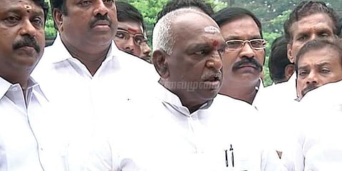 தனியார் பள்ளிகளை இழுத்து மூட வேண்டும்: கொதிக்கிறார் பொன்.ராதாகிருஷ்ணன்