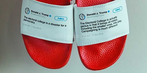 ட்ரம்பின் ட்வீட்களுடன் வலம் வரும் காலணிகள்