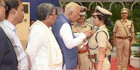 சசிகலாவுக்கு எதிராக புகார் கிளப்பிய டிஐஜி ரூபாவுக்கு ஜனாதிபதி விருது