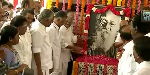 பெரியார் பிறந்த நாள்: தலைவர்கள் மரியாதை