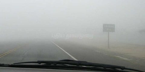 பனியால் மறைந்த சாலைகள்: வாகன ஓட்டிகள் அவதி