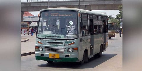 நடத்துனர் கன்னத்தில் அறை: பெண் காவலர் தடாலடி