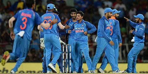 இந்திய அணி அபார வெற்றி - ரசிகர்களுக்கு விருந்து படைத்த தோனி, பாண்ட்யா