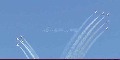 பார்வையாளர்களை கவர்ந்த விமான சாகச நிகழ்ச்சி