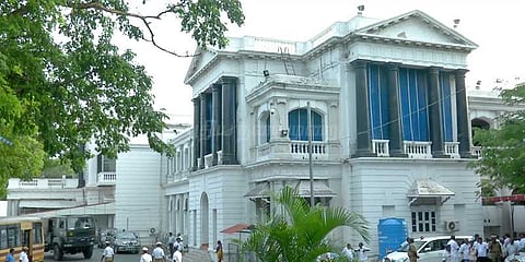 தகுதிநீக்கம் எதிரொலி: 18 தொகுதிகள் காலியாக உள்ளதாக அறிவிக்க முடிவு