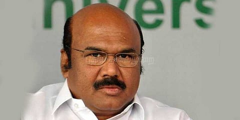 சபாநாயகரின் முடிவில் தலையிடுவது உரிமை மீறல் - ஜெயக்குமார் கருத்து