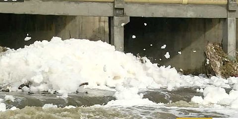 நொய்யல் ஆற்றில் மீண்டும் நுரை: பொதுமக்கள் புகார்