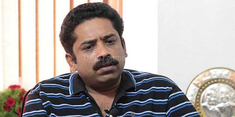 இந்த 100 நாள் சிறைக்கு என்ன நஷ்ட ஈடு கொடுப்பார்கள்?: இயக்குநர் சீனு ராமசாமி கேள்வி